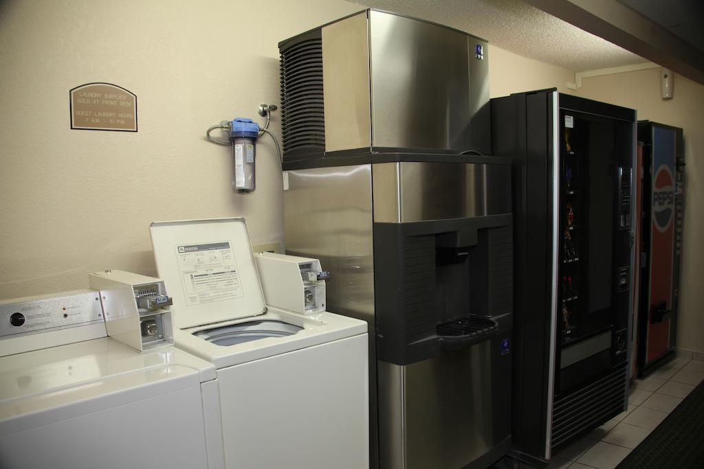 ซูเปอร์ 8 บาย วินด์แฮม ลูวิสตัน ออเบิร์น แอเรีย Hotel Lewistown ภายนอก รูปภาพ