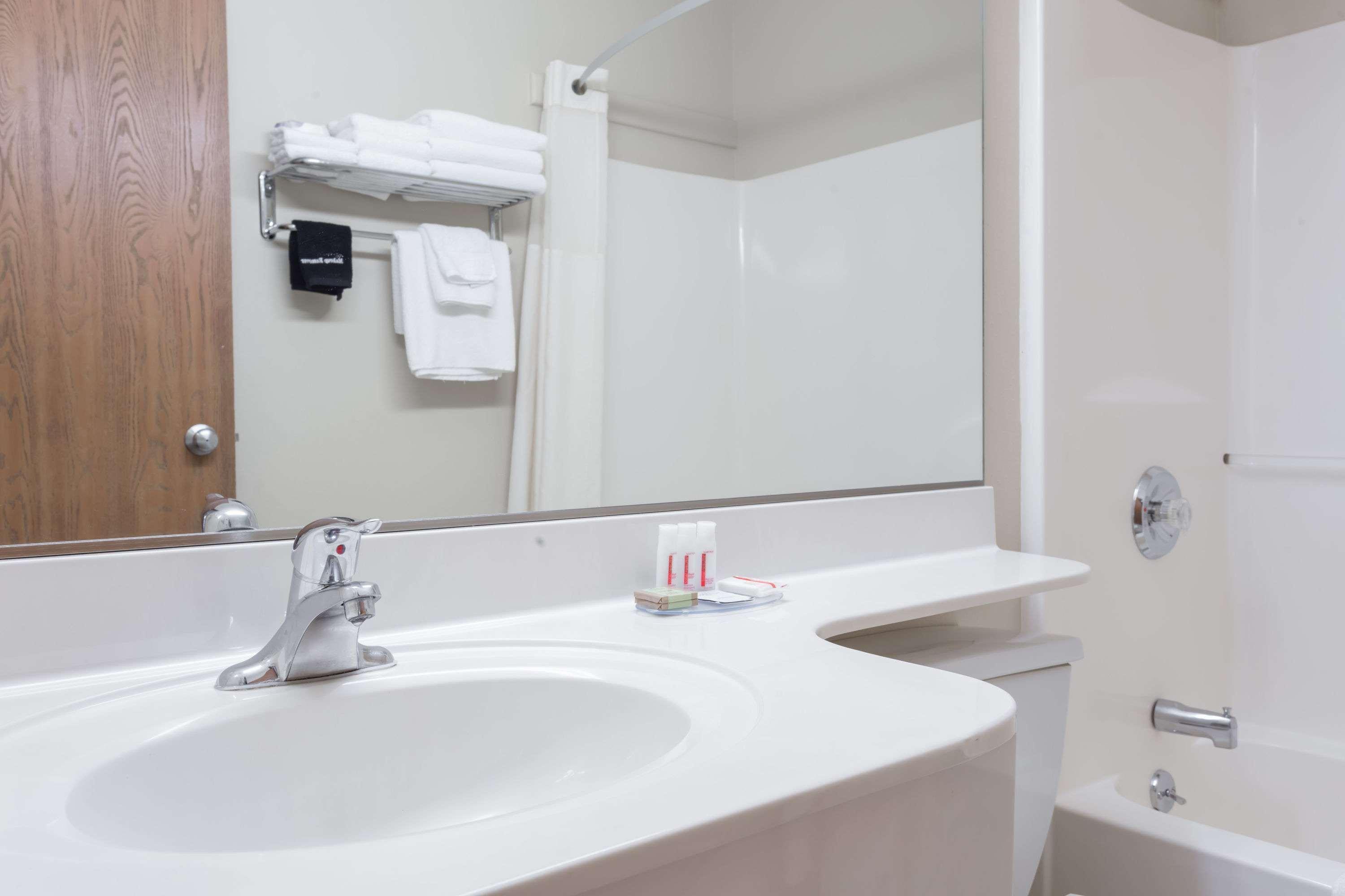 ซูเปอร์ 8 บาย วินด์แฮม ลูวิสตัน ออเบิร์น แอเรีย Hotel Lewistown ภายนอก รูปภาพ