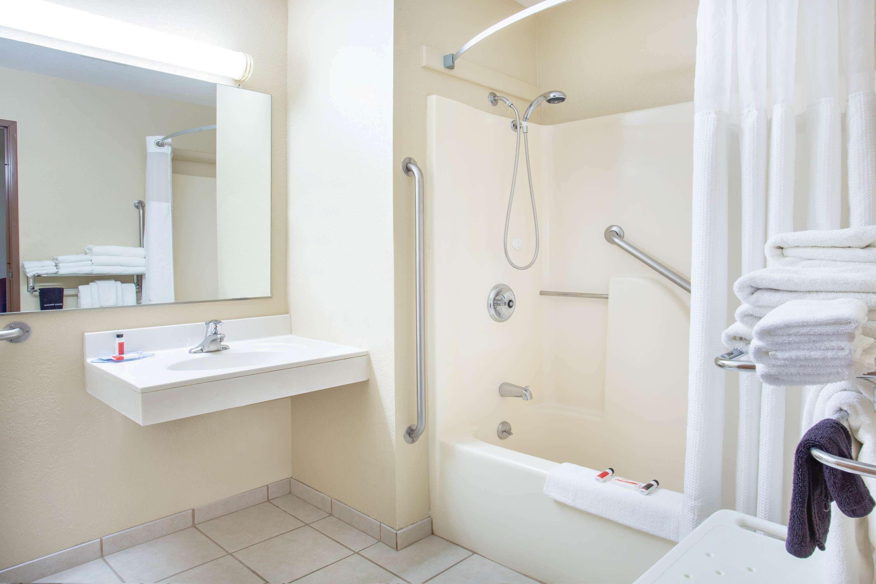 ซูเปอร์ 8 บาย วินด์แฮม ลูวิสตัน ออเบิร์น แอเรีย Hotel Lewistown ภายนอก รูปภาพ